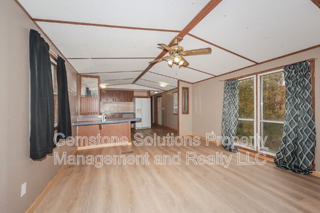 Building Photo - 5576 Hargrove Rd