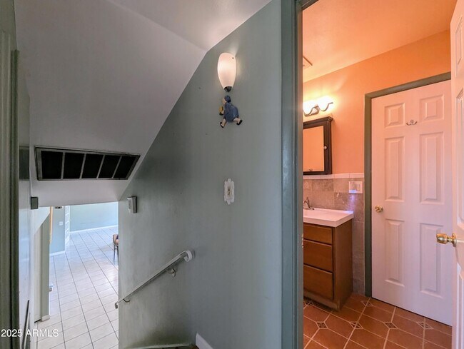 Building Photo - 4019 W San Miguel Ave