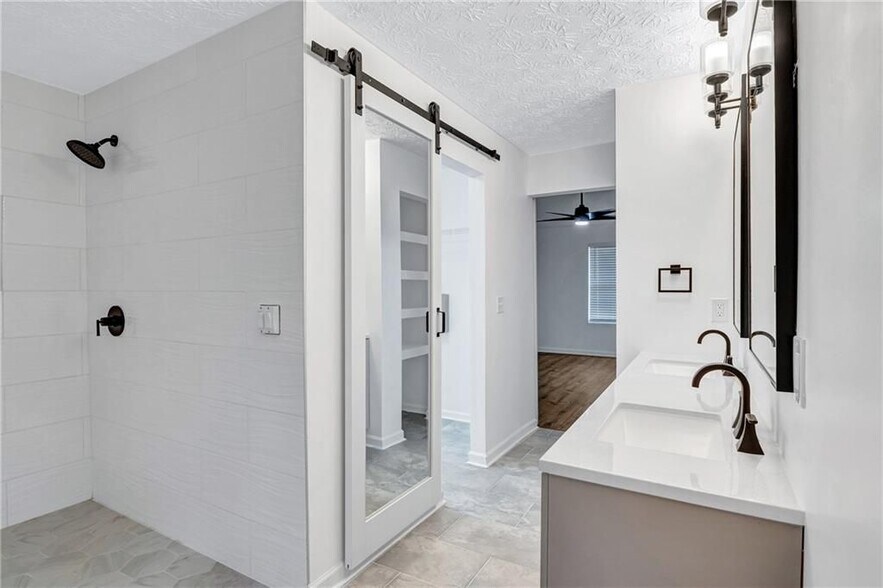 Building Photo - 6234 Culver Dr