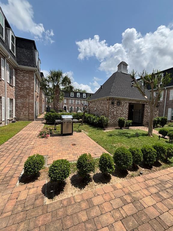 Building Photo - 357 N Post Oak Ln