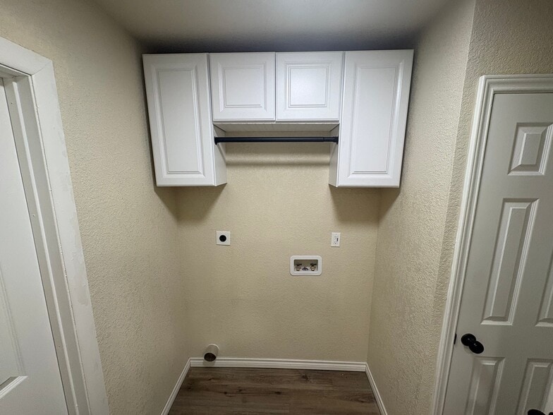 Building Photo - 14147 Swallow Dr