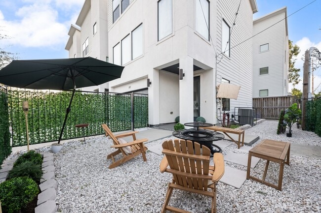 Primary Photo - 717 Morris St