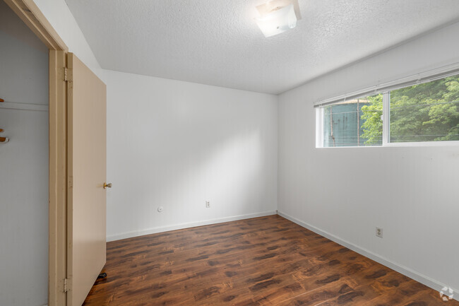 2BR, 1BA - 700SF - Marquam Terrace Apartments