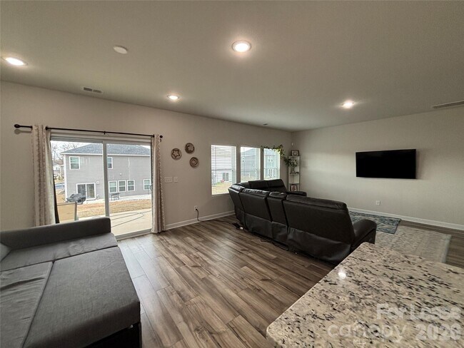 Building Photo - 1019 Clementine Rd