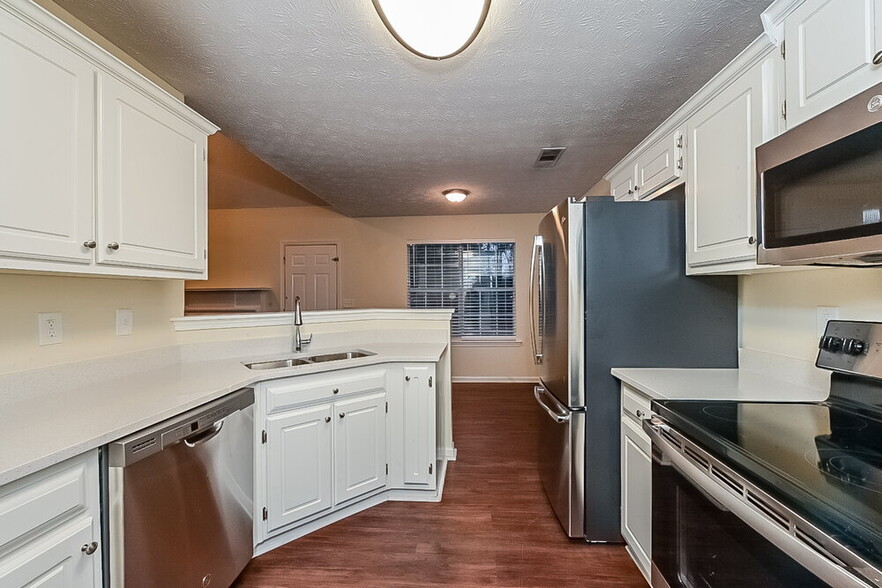 Building Photo - 406 Summer Hill Cir