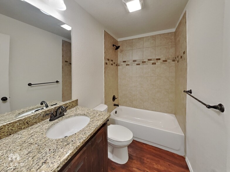 Building Photo - 626 Picnic Ct