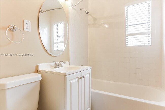 Building Photo - 1531 NW 12th Ct