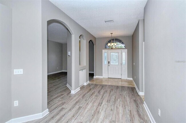Building Photo - 6807 Sagebrush Cir