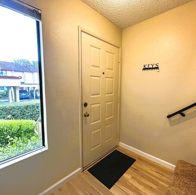 Building Photo - 180 Park Place Dr