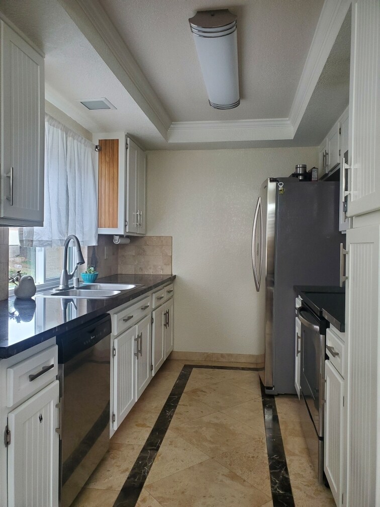 Kitchen - 1918 Via Las Palmas