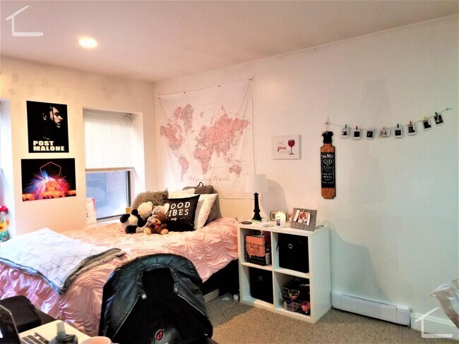 Building Photo - Renovated Unit in South End. New Kitchen A...