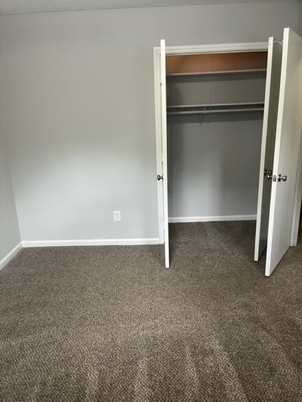 Building Photo - 109 Rainbow Ct