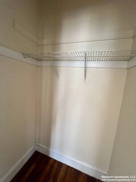 Building Photo - 5 Barrows St