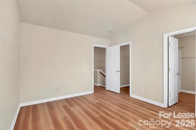Building Photo - 915 Par One Ct