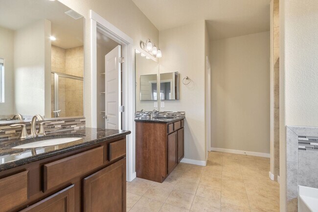 Building Photo - Spacious Modern 5-Bedroom Ranch Home in Hidden Valley Farm