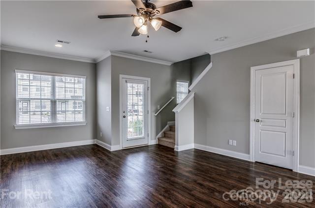 Building Photo - 352 Halton Crossing Dr SW