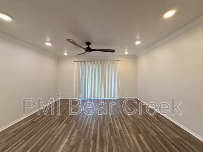 Building Photo - 3045 Walnut Bend Ln