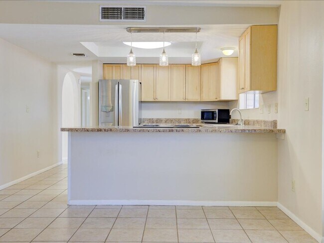 Building Photo - 3 Bedroom 2 Bathroom