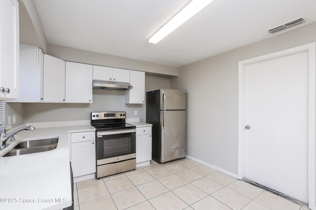 Building Photo - 1190 Wedgewood Ln