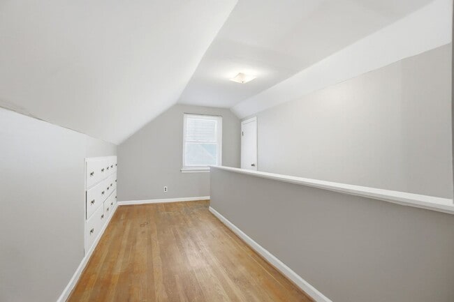 Building Photo - 3267 Walmar Dr
