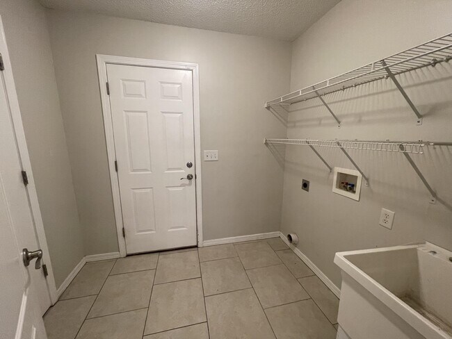 Building Photo - 728 Riva Ridge Dr