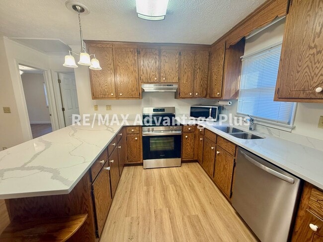 Building Photo - Spacious home with fiber internet close to Charlotte Court House