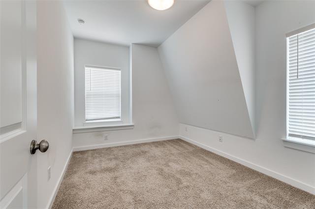 Building Photo - 327 Oakbend Dr