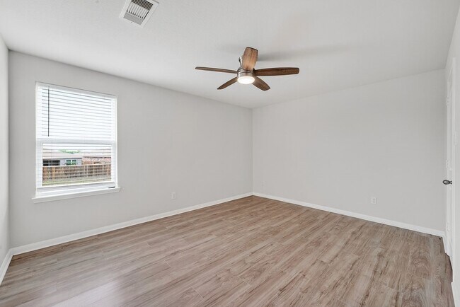 Building Photo - 228 Elm Patch Dr
