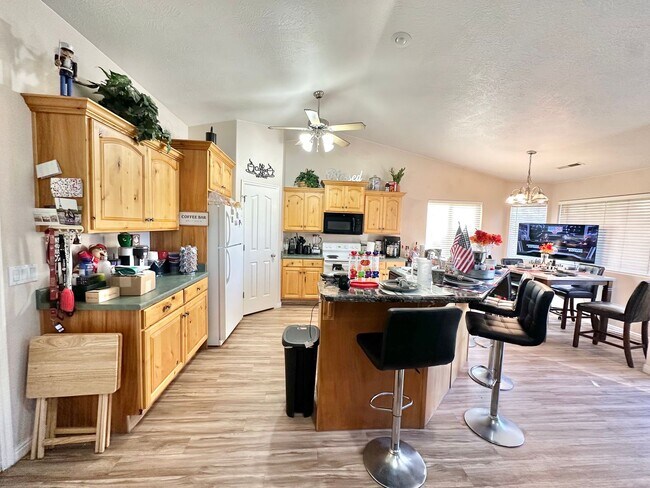 Building Photo - Charming 3 Bed, 2 Bath Home!