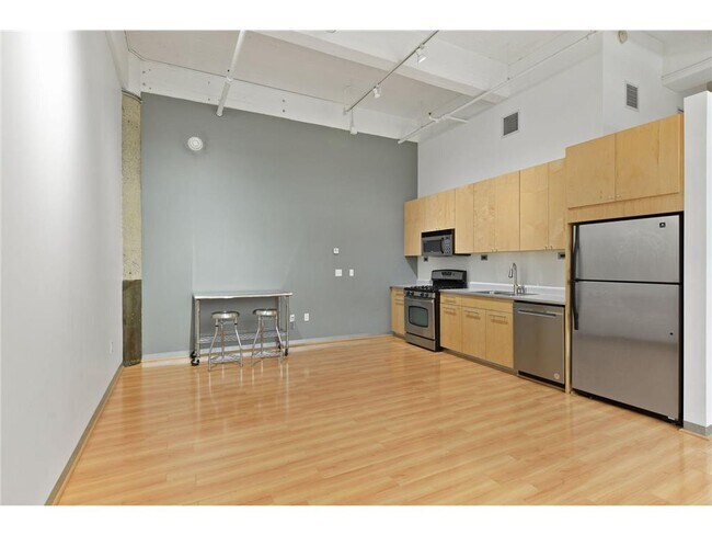 Building Photo - 700 N Washington Ave