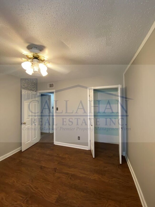 Building Photo - Indian Hills 3 Bedroom