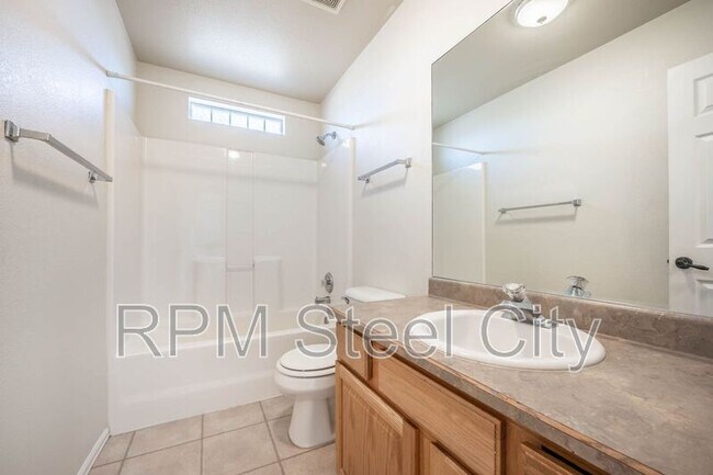 Building Photo - 265 N Paramount Ln