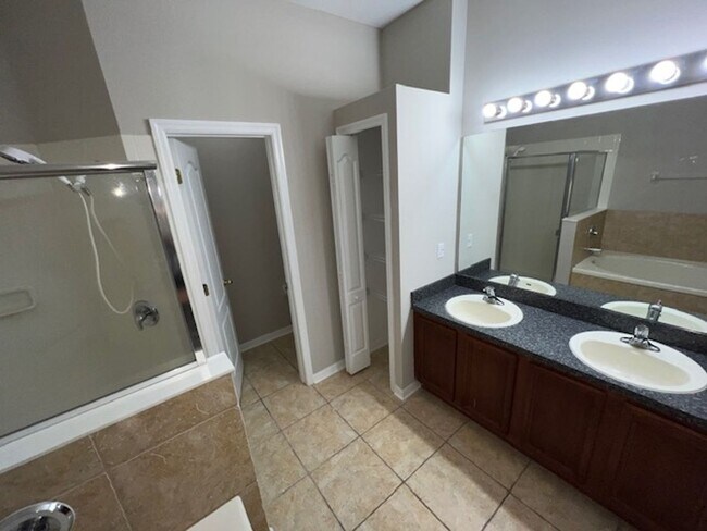 Building Photo - 9240 Black Hawk Ct