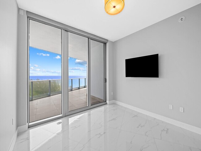 Building Photo - 701 S Fort Lauderdale Beach Blvd