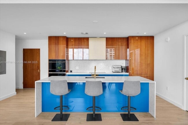 Building Photo - 2678 Tigertail Ave