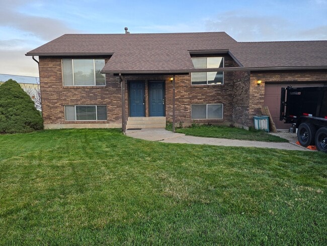 Building Photo - 941 4550 S