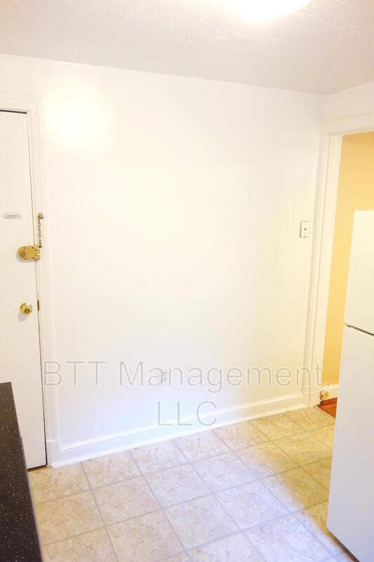 Building Photo - 8409 Greenwood Ave