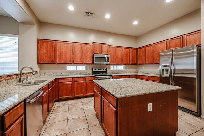 Building Photo - COMING SOON !! Spacious 4 Bed, 2.5 Bath 2 Story Home in Shadow Ridge Community/ Chandler