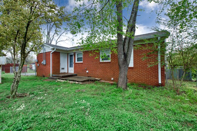 Building Photo - 2804 Thurman Cir SW