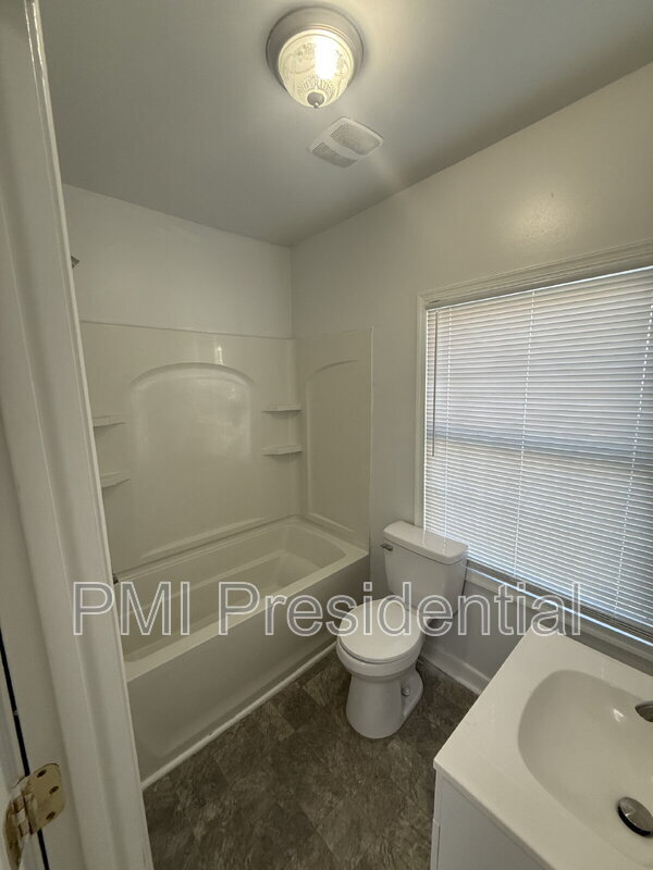 Building Photo - 1310 N 34th St