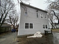 Building Photo - West Side 3BR Townhouse Style