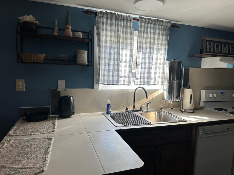 Building Photo - 616 Peak Branch Rd