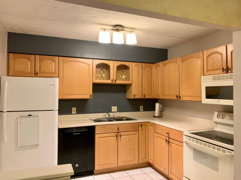 Building Photo - 960 S Lincoln St