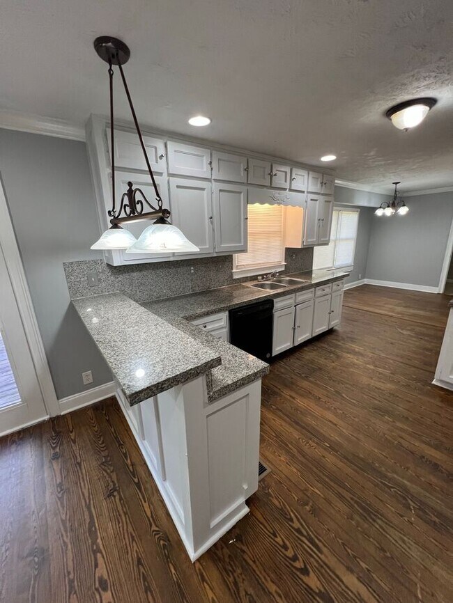 Building Photo - Huge 5 bedroom home in Lawrenceville NOW READY!