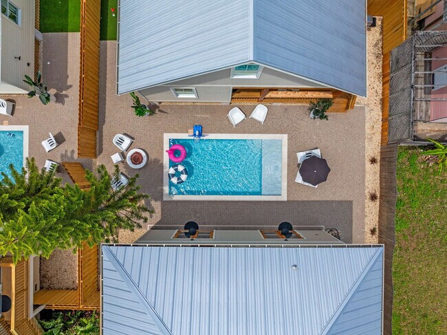 Building Photo - 28 W Castillo Dr