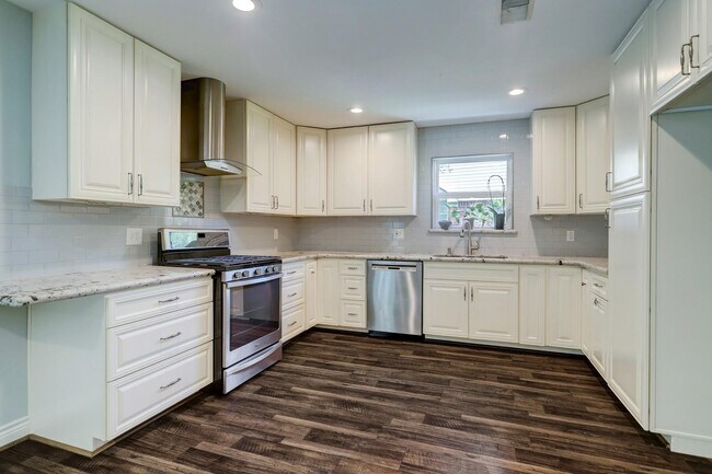 Building Photo - 9410 Pipestone St