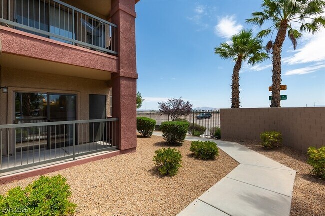Building Photo - 8000 W Badura Ave
