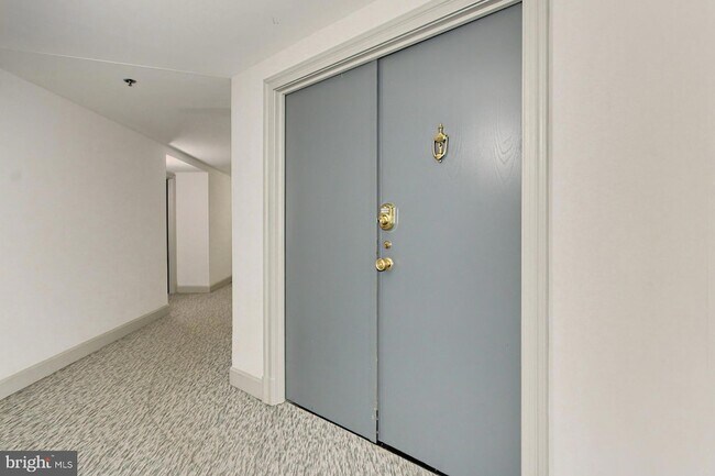 Building Photo - 1301 N Courthouse Rd