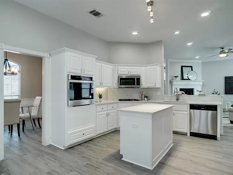 Building Photo - 5616 Petunia Dr