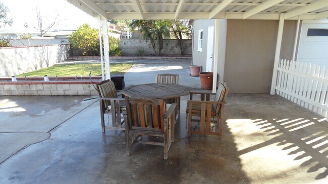 Building Photo - Old Towne Orange, Hardwood floors, Single Story House 3BR 2BA  2 car garage